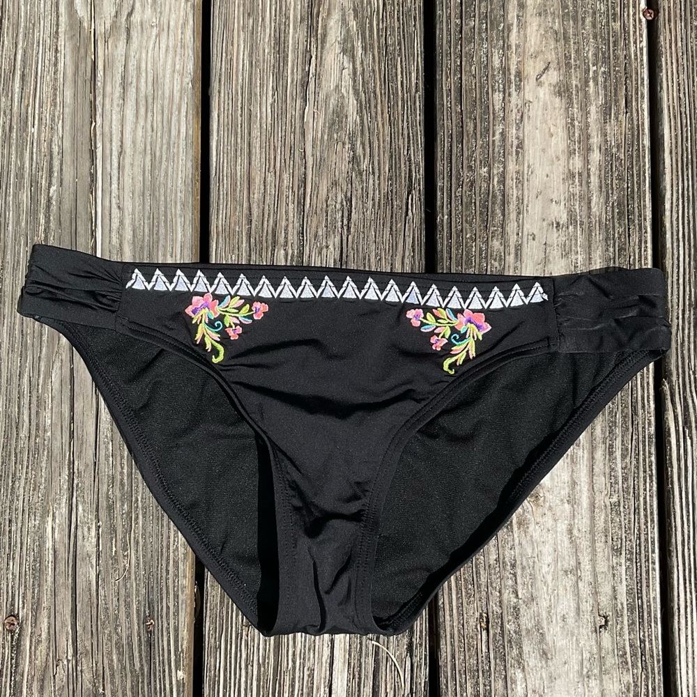 Gibson Latimer Floral Embroidered Bikini Bottom Black M